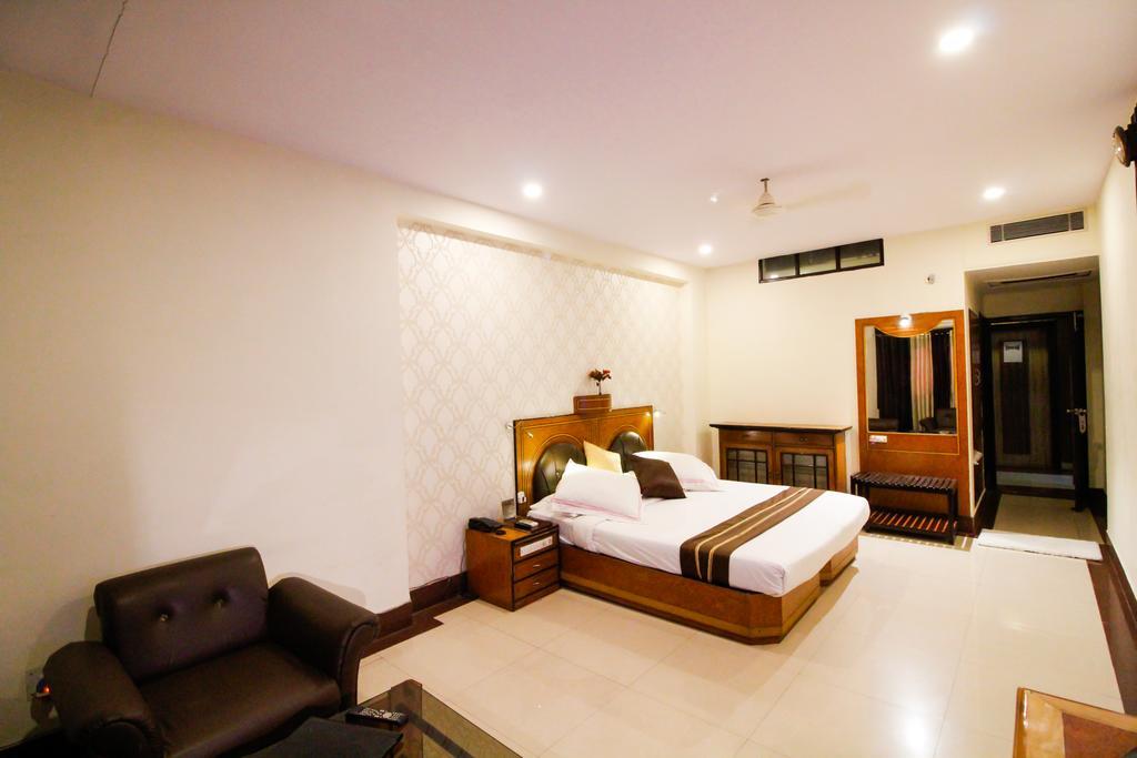 Hotel Rishi Regency Jabalpur Eksteriør billede